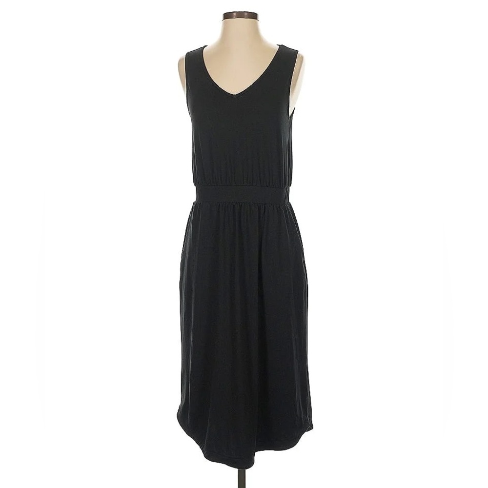 Black Sleeveless Dress